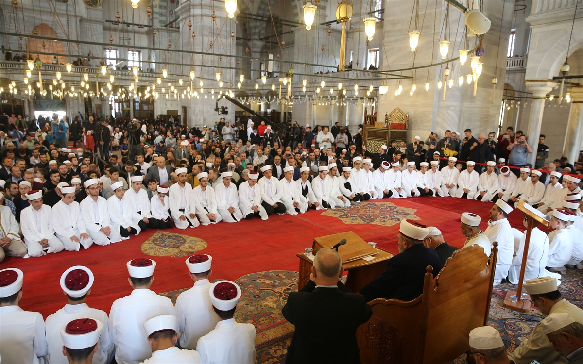 Fatih Camii'nde 82 hafız için icazet merasimi yapıldı