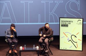 - "Prodüksiyon sürecinde her zaman okurum, haberleri, yeni kitapları okurum.