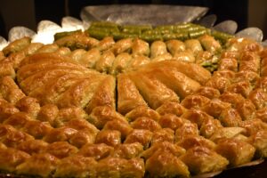 GAZİANTEP (AA) – Gaziantep'te yapılan 11 metre uzunluğunda katmer, 12