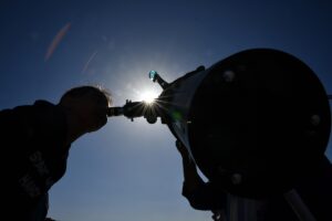 GAZİANTEP (AA) – Gaziantep'te yaklaşık 600 kişi, Rumkale'deki cam terasta