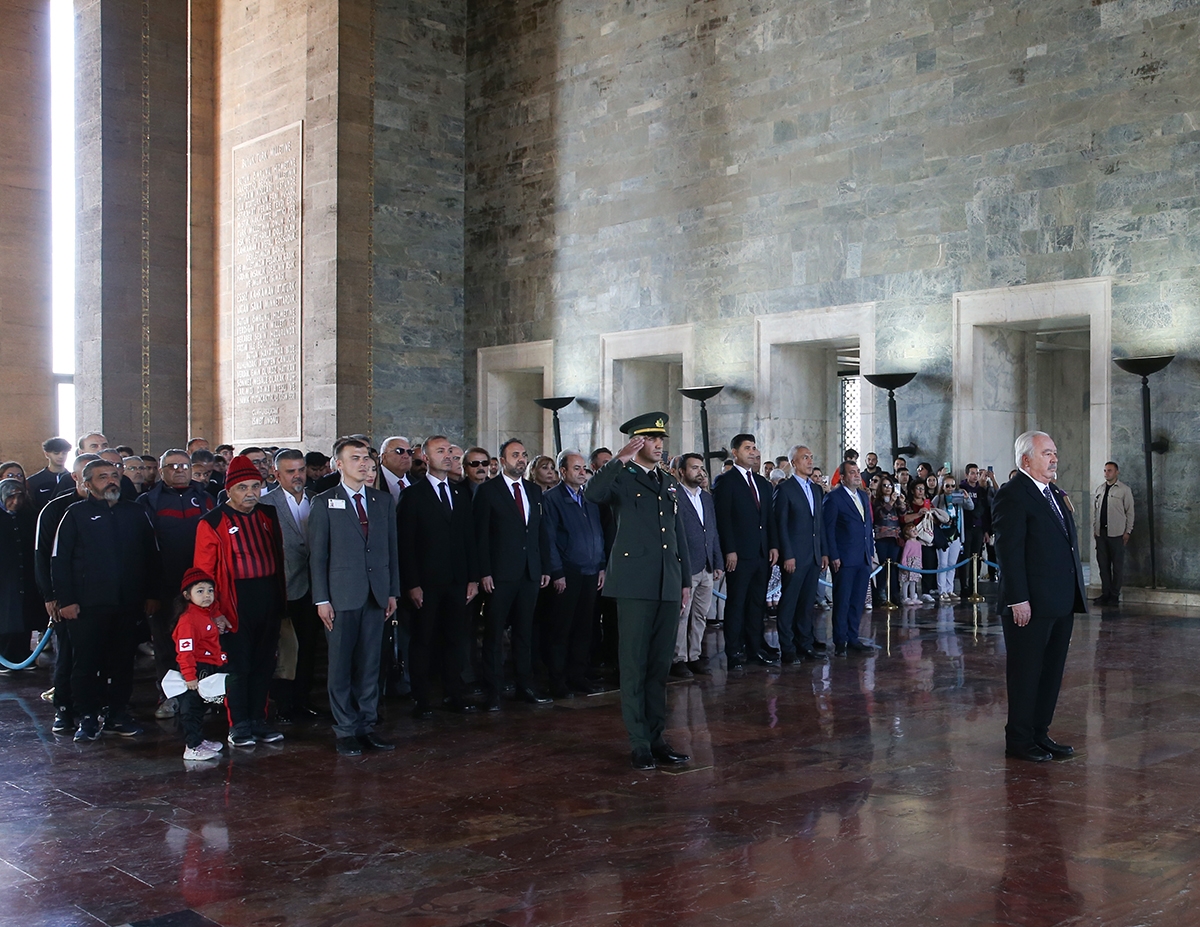 Gençlerbirliği'nden Anıtkabir'e ziyaret