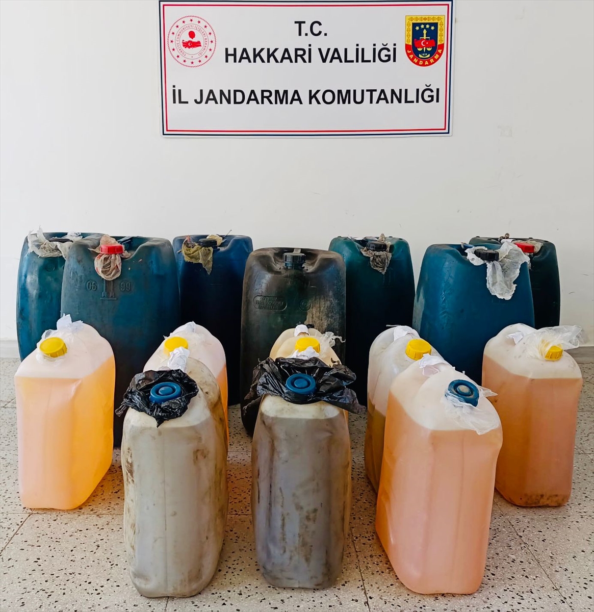 Hakkari'de 400 litre kaçak akaryakıt ele geçirildi