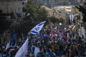 KUDÜS (AA) – Batı Kudüs’te binlerce İsrailli, Yahudilerce kutsal sayılan