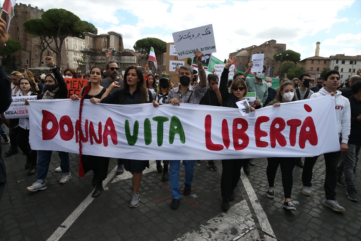 İtalya'da İranlı Mahsa Emini'nin ölümü protesto edildi