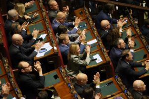 - Parlamento başkanlarının belirlenmesinin ardından hükümet kurma çalışmalarının gelecek hafta