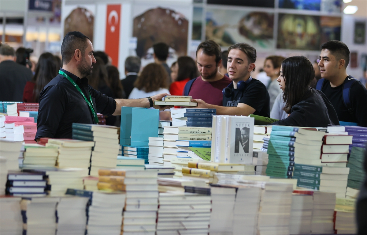 İzmir Kitap Fuarı açıldı