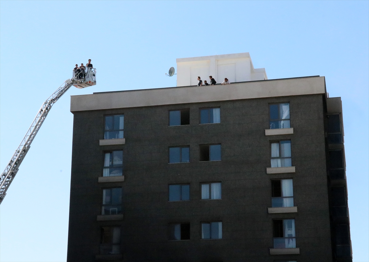 İzmir'de öğrenci yurdunda çıkan yangın söndürüldü