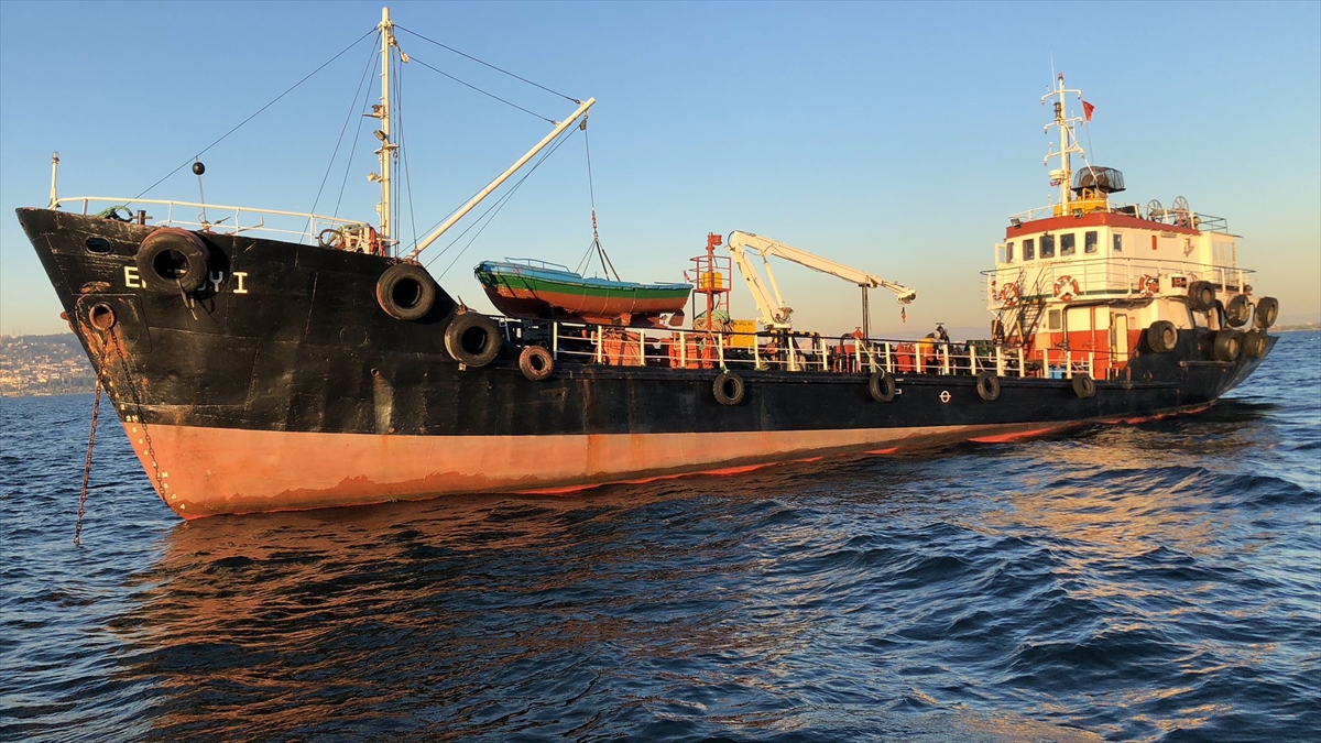 İzmit Körfezi'ni kirlettiği belirlenen gemiye 795 bin 175 lira ceza kesildi
