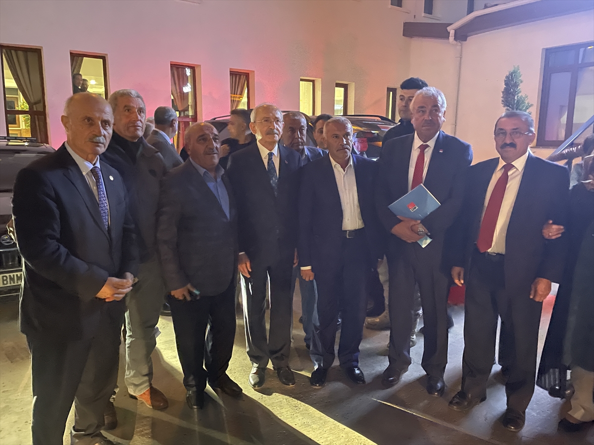 Kılıçdaroğlu, Yozgat'ta STK temsilcileri, kanaat önderleri ve muhtarlarla buluştu