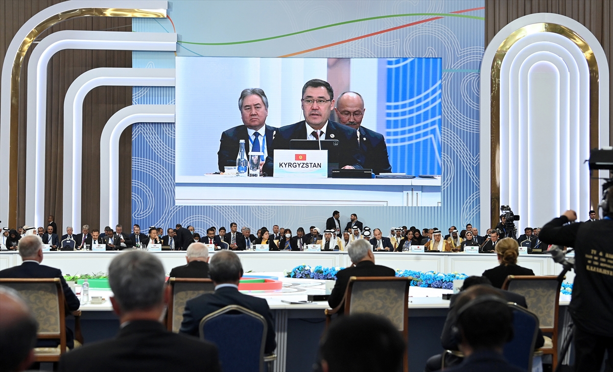 Kırgızistan lideri Caparov, mevcut bölgesel örgütlerin çatışmaları önleyemediğini söyledi