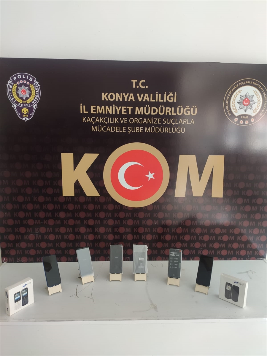 Konya'da gümrük kaçağı cep telefonu operasyonunda 8 kişi yakalandı