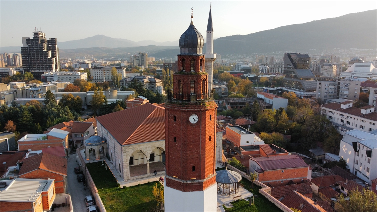 Kuzey Makedonya'da Osmanlı dönemine ait saat kulesi zamana meydan okuyor