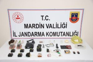 MARDİN (AA) – Mardin'in Mazıdağı ve Derik ilçelerinde terör örgütü