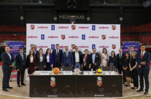 İZMİR (AA) – Türkiye İş Bankasının Karşıyaka taraftarları için hazırladığı