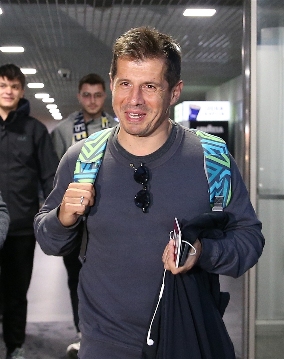 Medipol Başakşehir Teknik Direktörü Emre Belözoğlu, Letonya'ya geldi