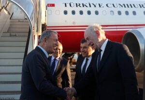 ANKARA (AA) – Milli Savunma Bakanı Hulusi Akar, beraberindeki savunma