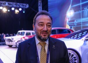 - "60-65 yıldır özlemini çektiğimiz, 'Türkler yapamaz, başaramaz, tasarımını yapamaz,