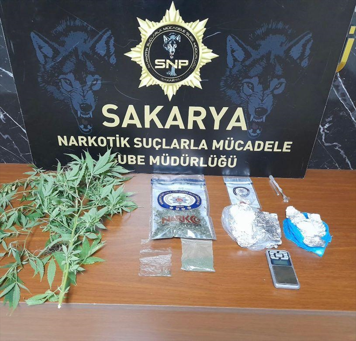 Sakarya'da uyuşturucu operasyonlarında yakalanan 4 zanlı tutuklandı