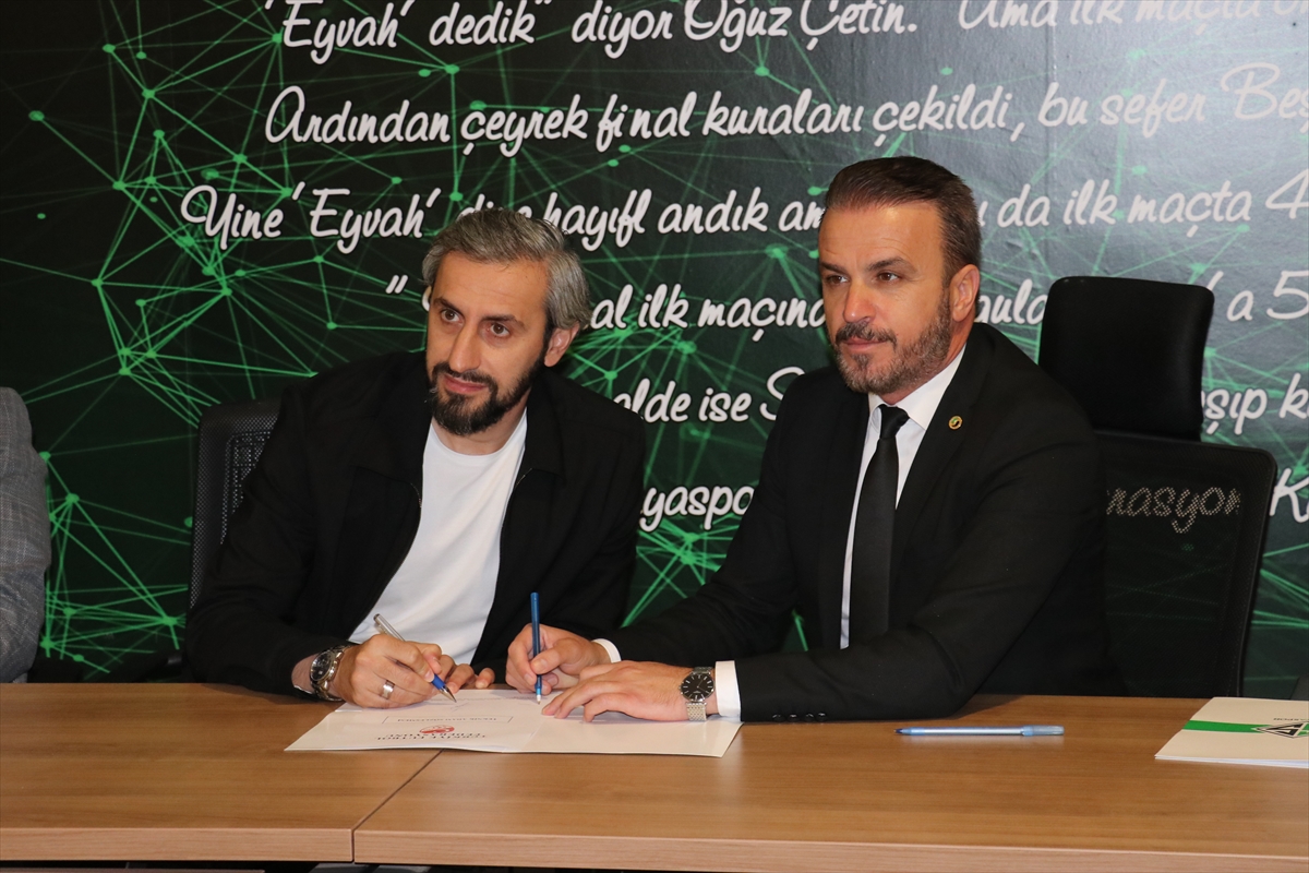 Sakaryaspor, teknik direktör Serkan Özbalta ile anlaşma imzaladı