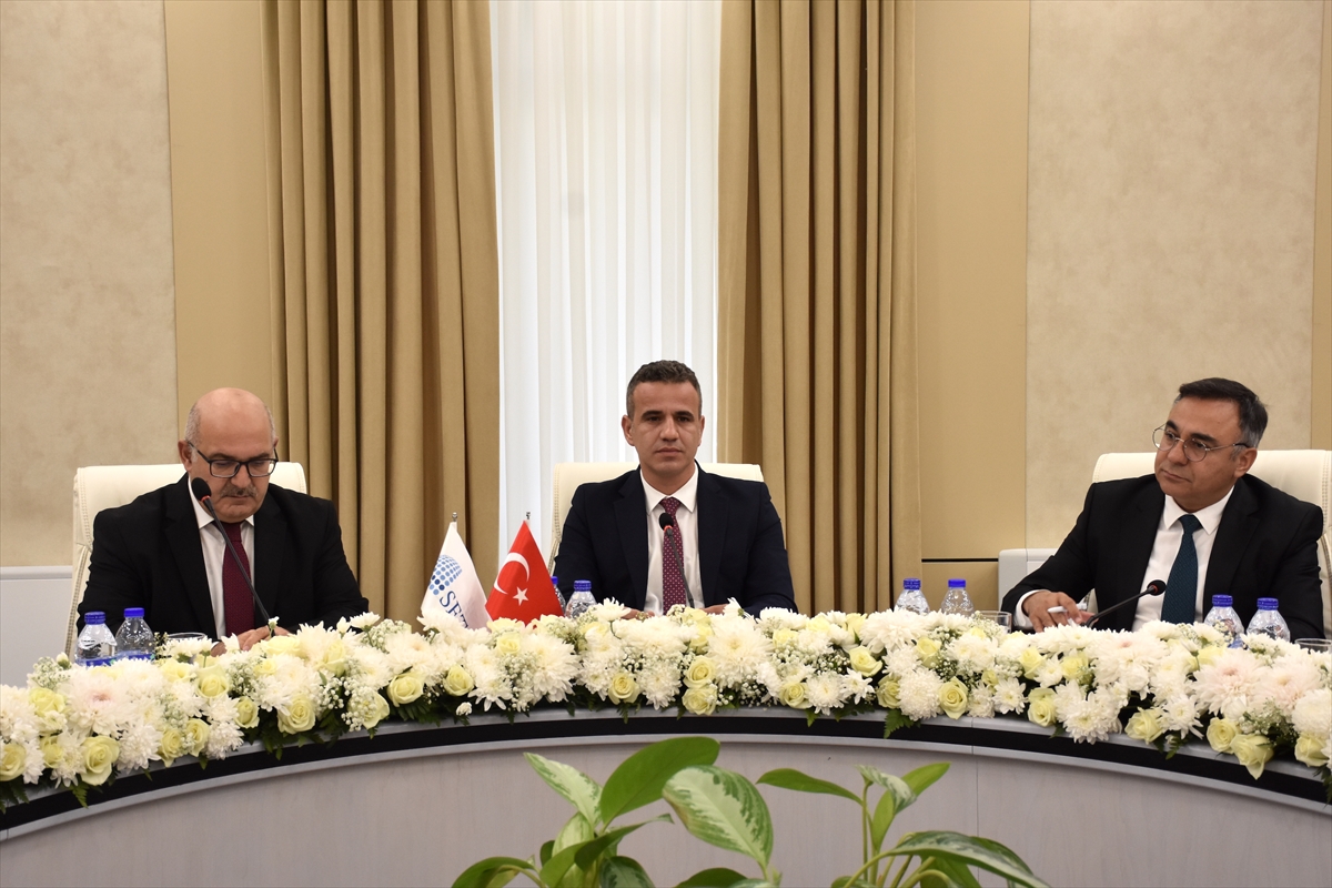 Türk ve Özbek siyaset uzmanları Türkiye-Özbekistan ilişkilerini ele aldı