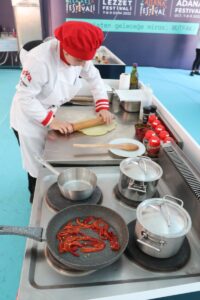 ADANA (AA) – Uluslararası Adana Lezzet Festivali kapsamında düzenlenen liseli
