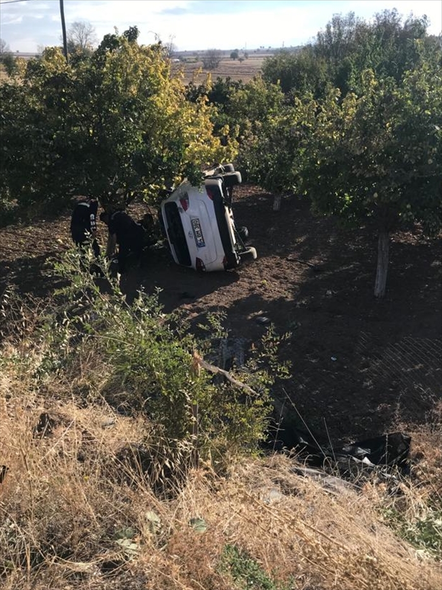 UŞAK (AA) – Uşak'ın Ulubey ilçesinde devrilen otomobilin sürücüsü yaşamını