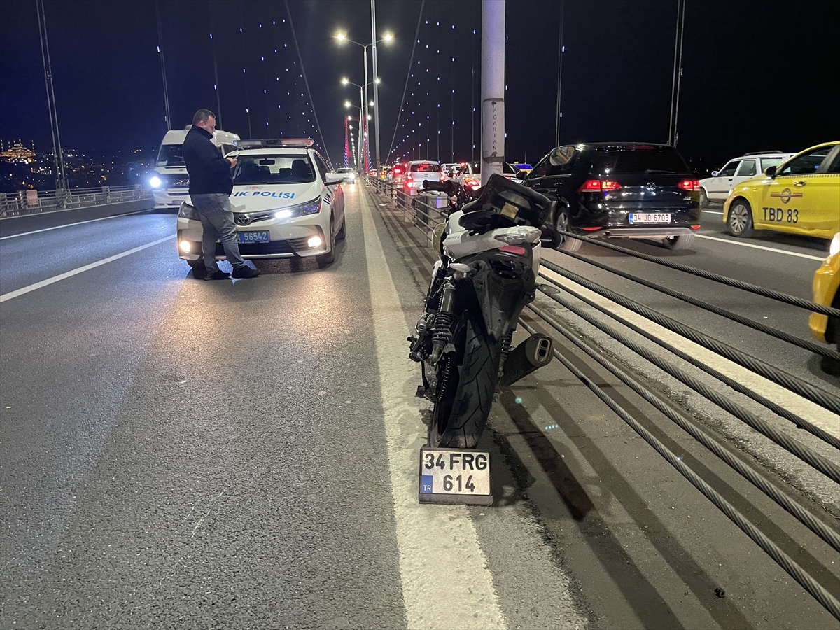 15 Temmuz Şehitler Köprüsü'nde bariyerlere çarpan motosikletteki bir kişi öldü