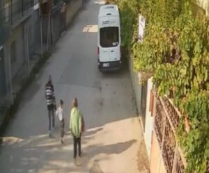 - Çocuğu kaçırmaları güvenlik kamerasına yansıyan çift gözaltına alındı