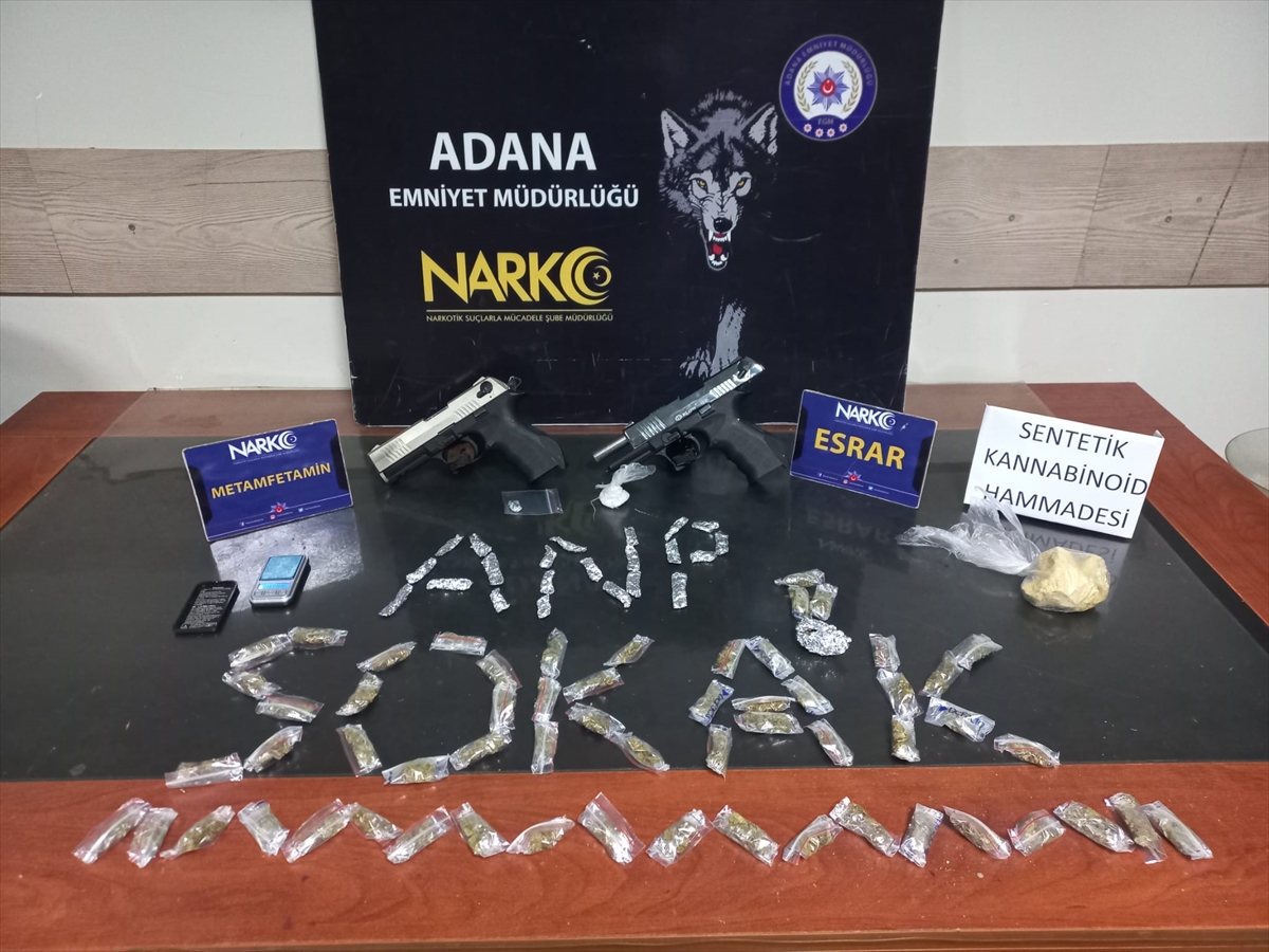 Adana'da kaldıkları evde uyuşturucu ele geçirilen 3 zanlıdan 1'i tutuklandı