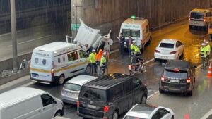 ADANA (AA) – Adana'da otoyolda köprü ayağına çarpan tırın sürücüsü