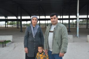 ADANA (AA) – Adana'da pazar alışverişine çıkan kadın, içerisinde yaklaşık