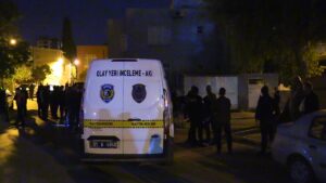 ADANA (AA) – Adana'nın merkez Çukurova ilçesinde sokakta yürürken silahlı