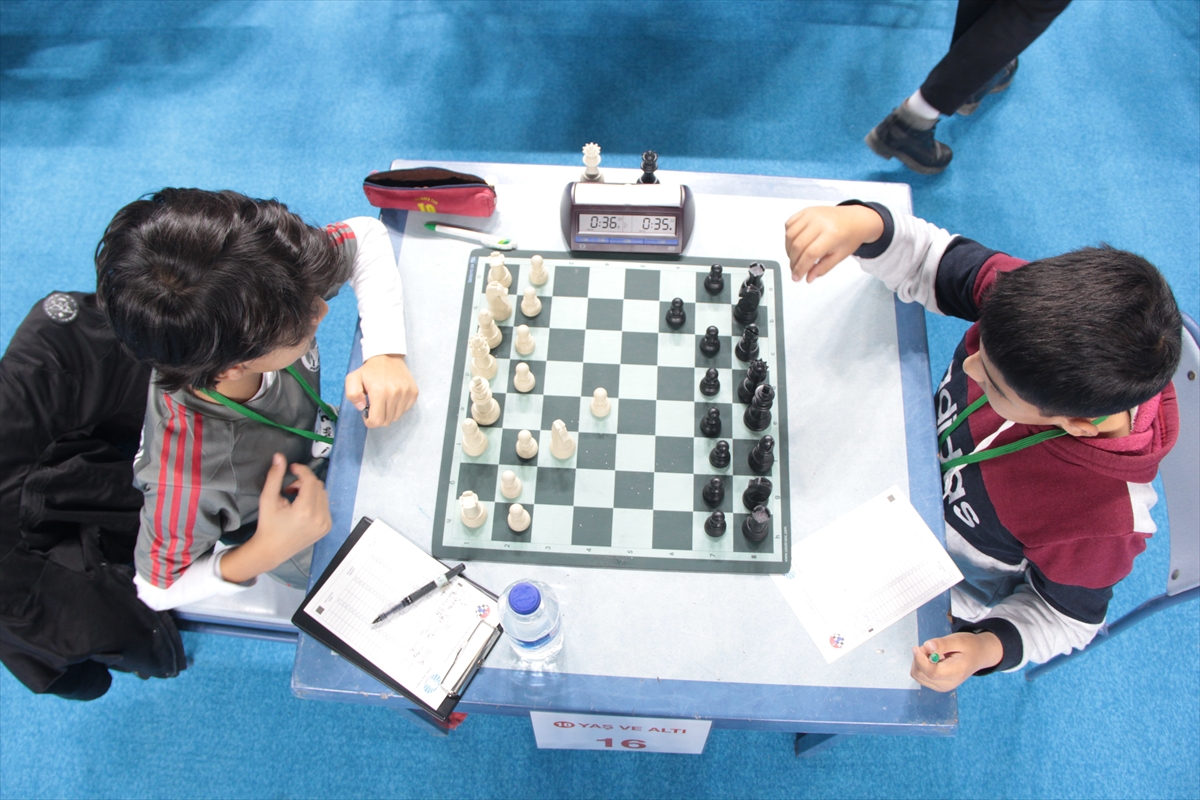 Afyonkarahisar'da 265 sporcunun katıldığı satranç turnuvası başladı