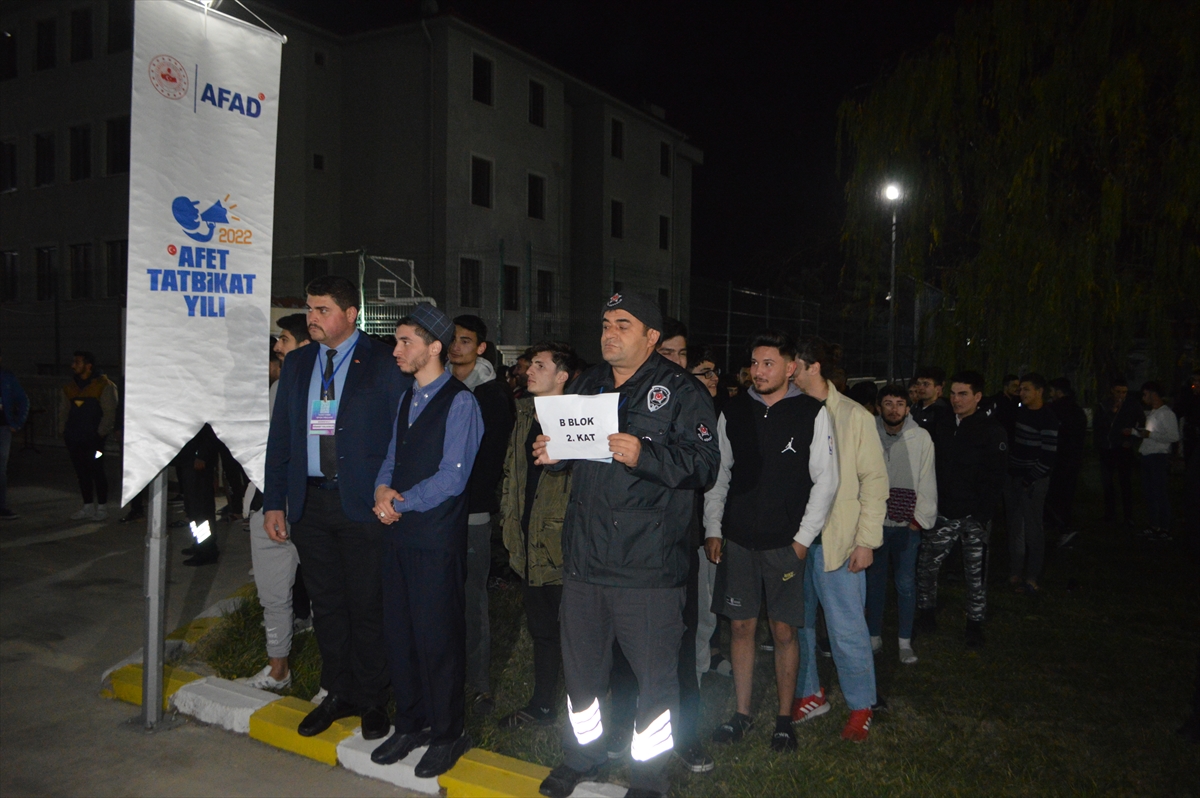 Konya ve çevre illerde “Deprem Anı, Çök Kapan Tutun ve Tahliye” tatbikatı yapıldı