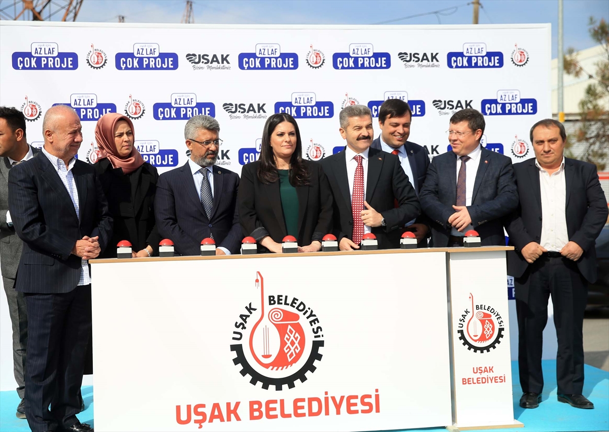 AK Parti Genel Başkan Yardımcısı Sarıeroğlu, Uşak'ta konuştu: