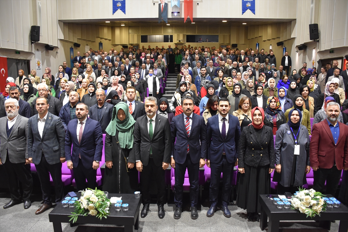 AK Parti Trabzon teşkilatına “Türkiye Yüzyılı” temalı eğitim verildi