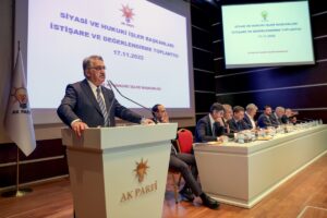 - Toplantıda, 2023 seçimlerine yönelik hazırlıklar, AK Parti'nin başörtüsüne anayasal