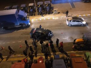 ARDAHAN (AA) – Ardahan'da bir kişi, otomobiliyle çarptığı iki aracın