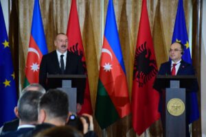 TİRAN (AA) – Azerbaycan Cumhurbaşkanı İlham Aliyev, Arnavutluk'a gerçekleştirdiği ilk