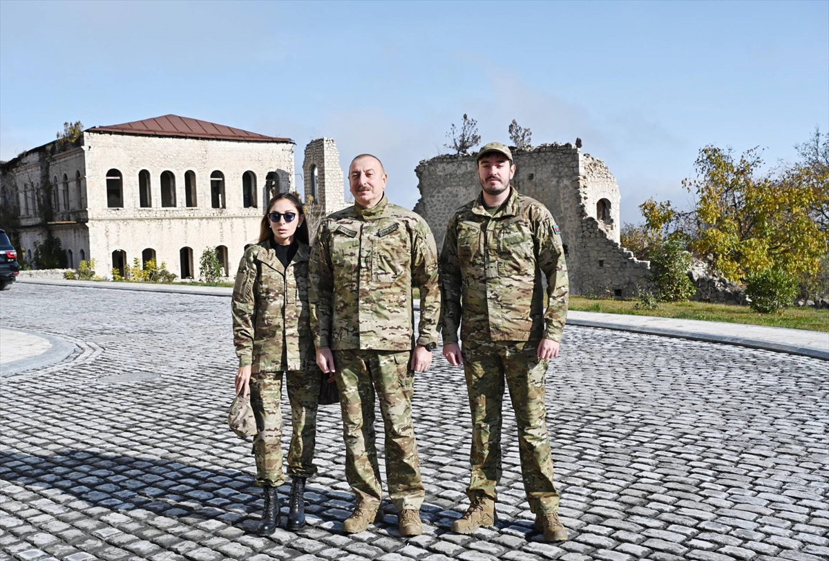 Azerbaycan Cumhurbaşkanı Aliyev, Şuşa'da Zafer Günü etkinliğine katıldı: