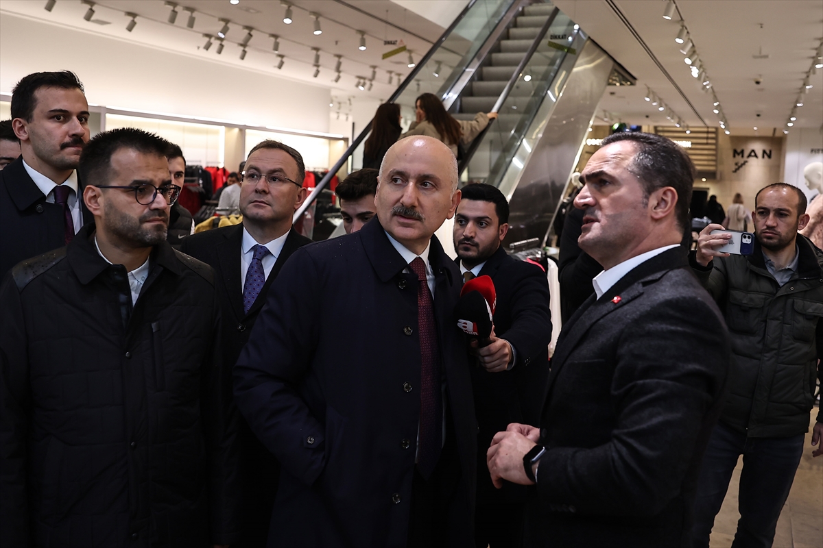 Bakan Karaismailoğlu, terör saldırısının yaşandığı İstiklal Caddesi'nde açıklamada bulundu: