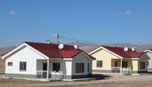 VAN (AA) – İran'ın Hoy kentinde önceki yıl 5,9 büyüklüğünde