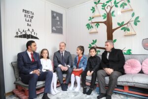 VAN (AA) – Van'ın Başkale ilçesinde görevli öğretmenler, kullanılmayan konteyneri,