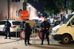 BRÜKSEL (AA) – Belçika'nın başkenti Brüksel'de polis ekibine yapılan bıçaklı