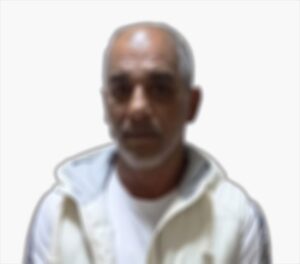 İSTANBUL (AA) – İstanbul Beyoğlu'nda, bir kişinin giyim mağazasının önündeki