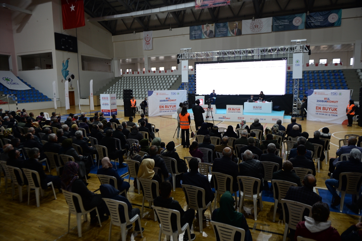 Bingöl'de “İlk Evim, İlk İş Yerim Projesi”nde yapılacak konutların kuraları çekildi