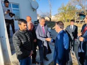 BİTLİS (AA) – Bitlis Valisi Oktay Çağatay, Adilcevaz ilçesinde başıboş