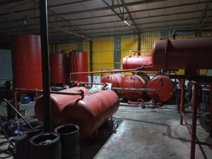 BURSA (AA) – Bursa'da, kaçak akaryakıt bulunan tesise düzenlenen baskında