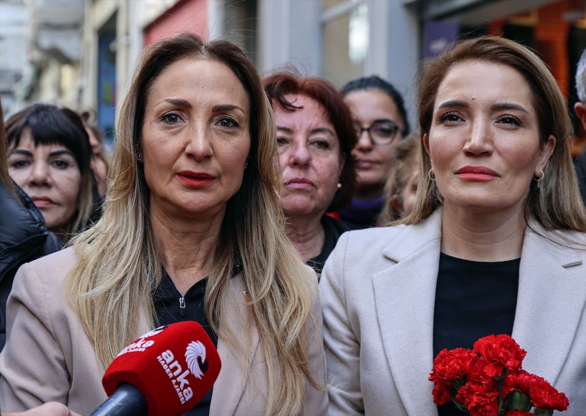 CHP Kadın Kolları Genel Başkanı Nazlıaka, terör saldırısında yaşamını yitirenleri İstiklal Caddesi'nde andı