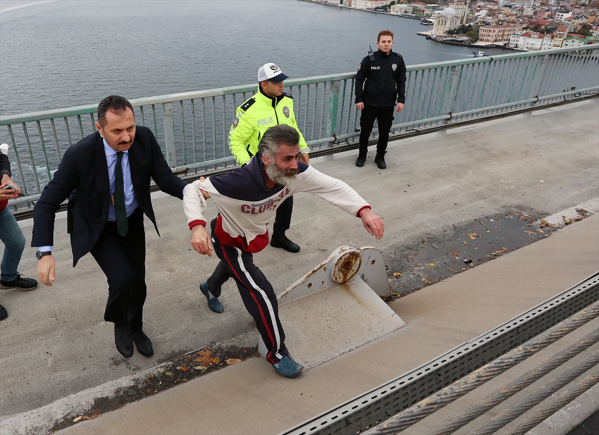 Cumhurbaşkanı Erdoğan, 15 Temmuz Şehitler Köprüsü'ndeki intiharı önledi